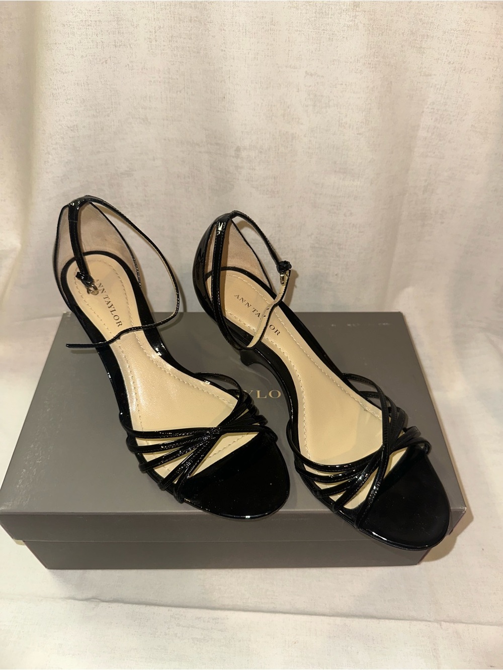 Ann Taylor Strappy Black Kitten Heel Size 6.5
